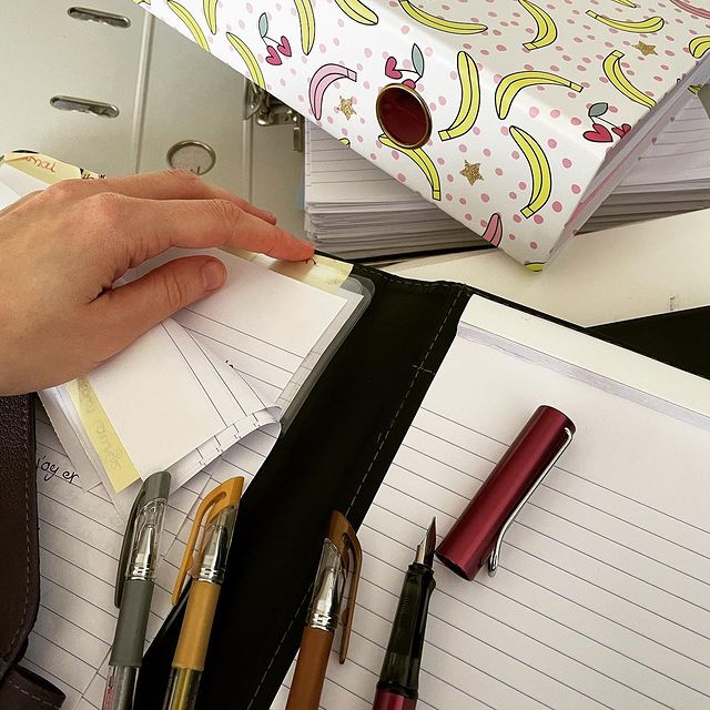 Journaling to let go of the old year and set goals for the new year