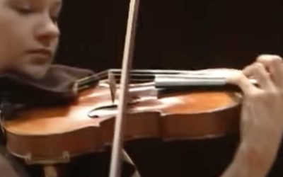 About Hilary Hahn’s pinky… (because it’s practical)