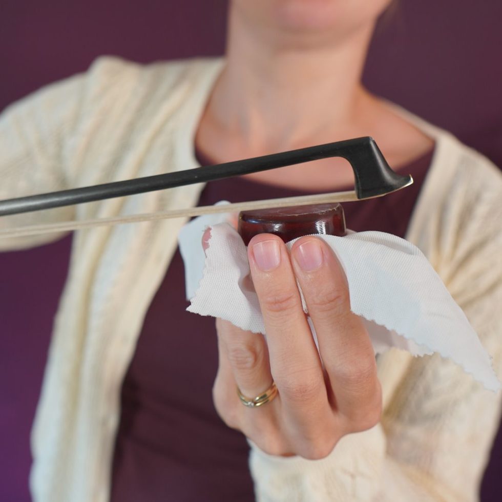 How to Rosin your Violin Bow Violin Lounge