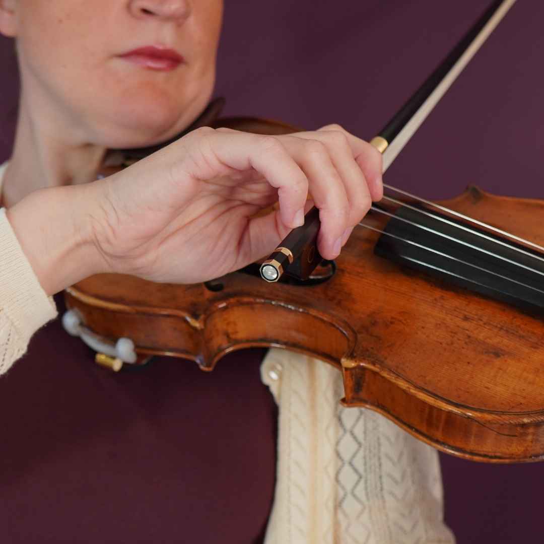 violin bow hold at the frog